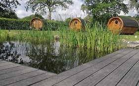 Gemuetliches Schlaffass Am Schwimmteich Mit Heizung
